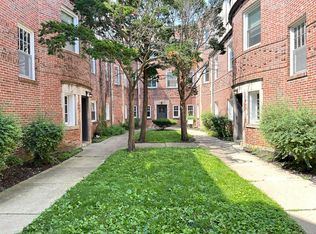 918 Green Bay Rd #J2, Winnetka, IL 60093