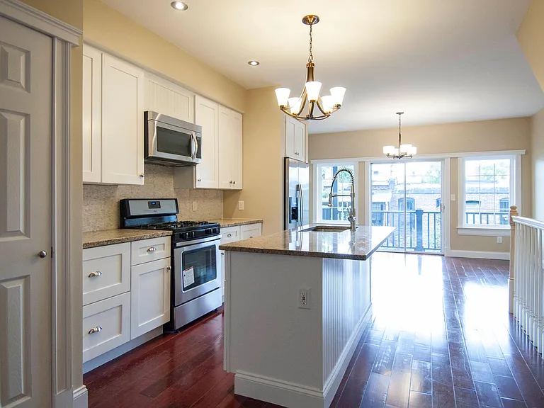 6 Rockledge St #B — Photo 1