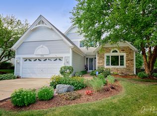 1194 Popes Creek Cir, Grayslake, IL