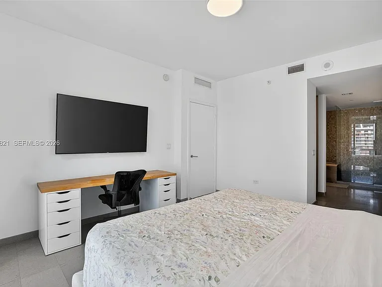 68 SE 6th St #3710 — Photo 11