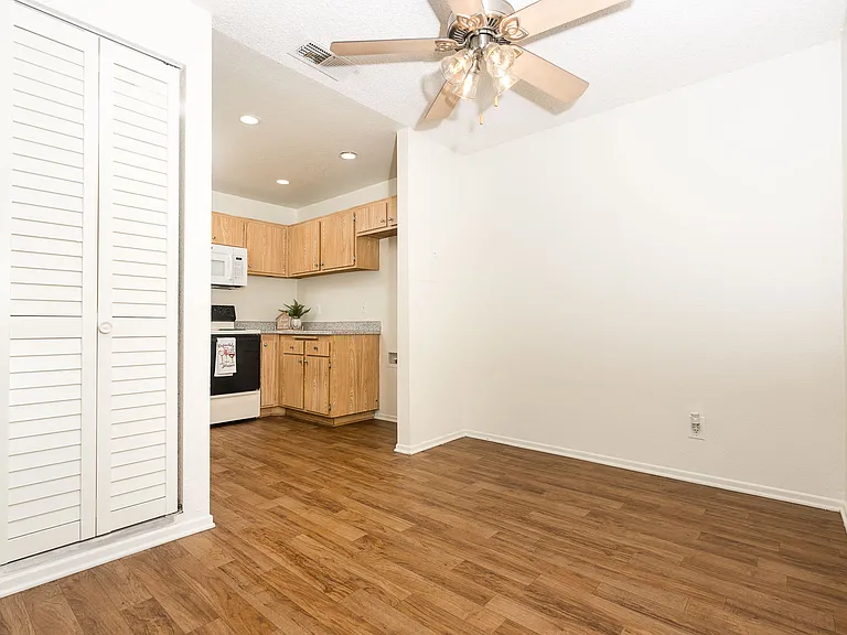 Woodbend Apartments — Photo 34