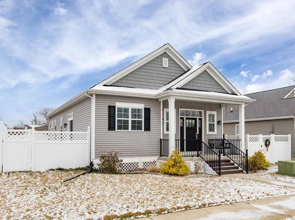 6831 Stewart Dr, South Bend, IN 46614