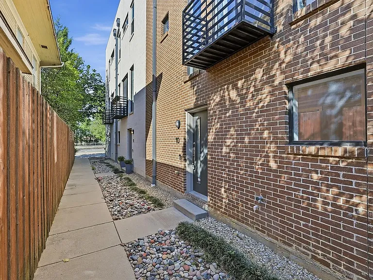 3930 Bowser Ave #10 — Photo 35