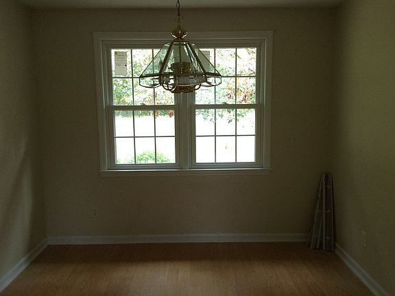 3rd image of 264 Greystone Dr