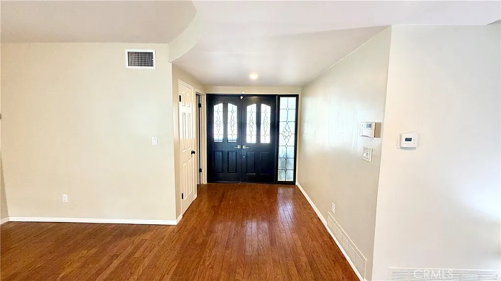 3 bed, 1910 sqft, $5,249 — Photo 2