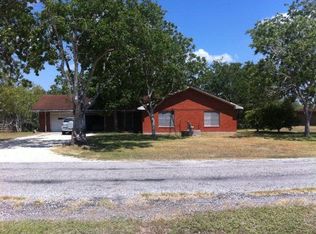 305 Hall Rd, Port Lavaca, TX 77979