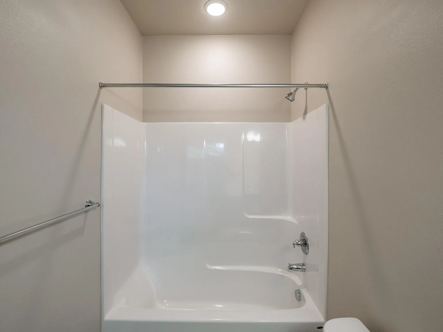 3 bed, 1372 sqft, $2,150 — Photo 3