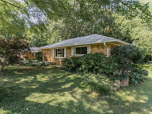 3rd image of 1000 Oriole Ln SE