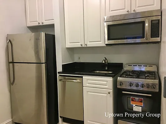 Rented by Uptown Property Group | media 26