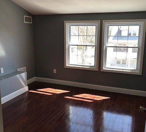 4th image of 37 Sunnyside Ter APT 3