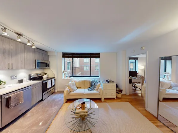 121 Reade Street image 1 of 10