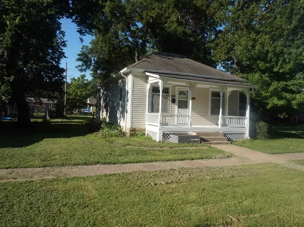 310 NE 5th St, Abilene, KS 67410