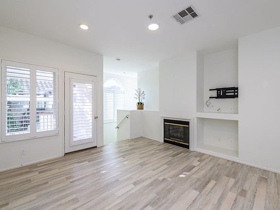 5th image of 2462 Sunningdale Dr