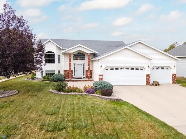 1812 33rd St S, Moorhead, MN 56560