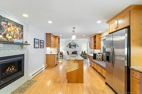 2 Colonial Dr — Photo 16