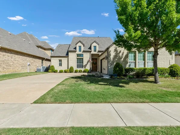 813 Merion Dr, Burleson, TX 76028
