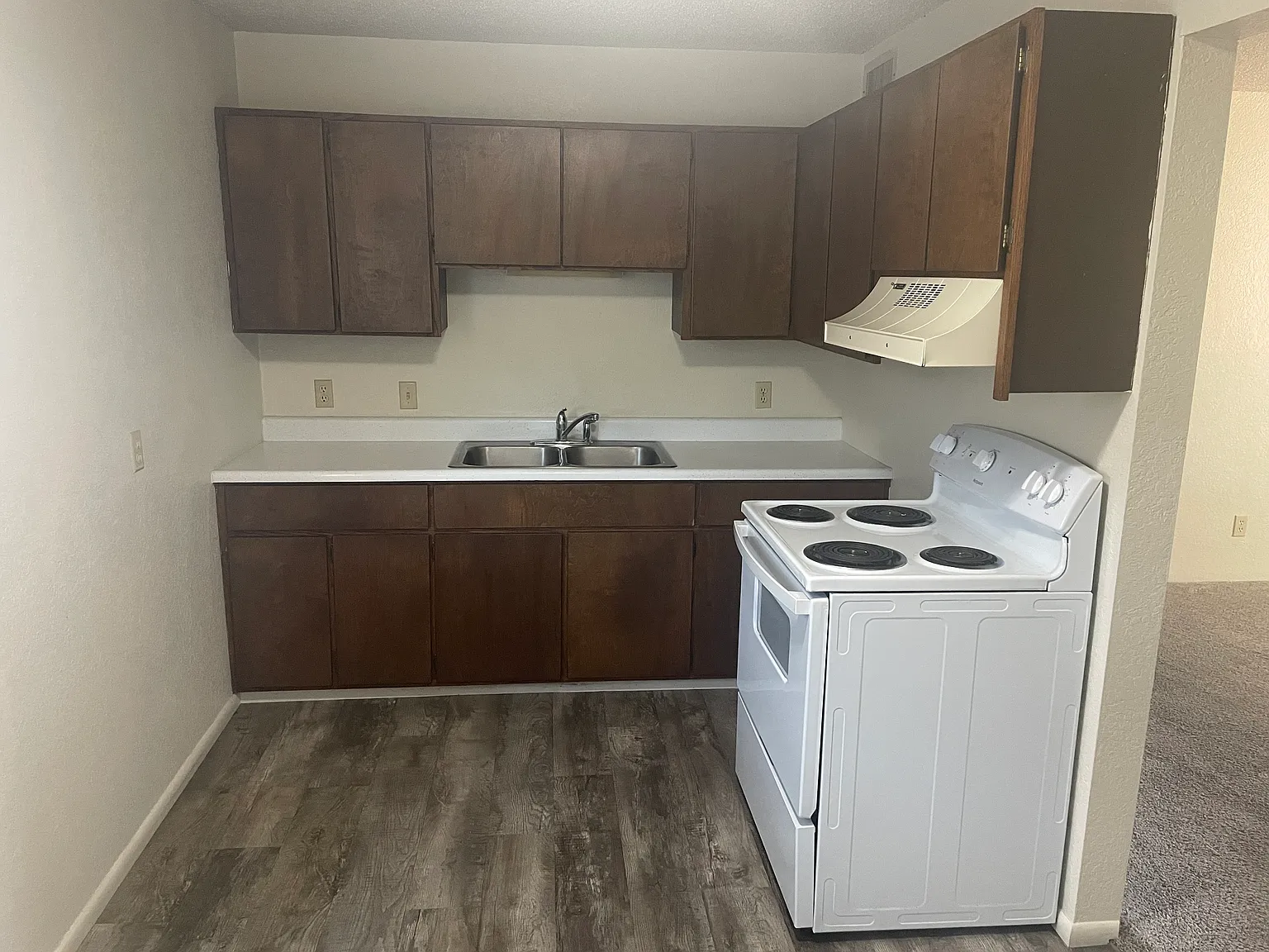 2 bed, 770 sqft, $1,350 — Photo 3