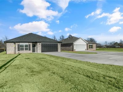 601 Lake Francis Dr, Siloam Springs, AR, 72761