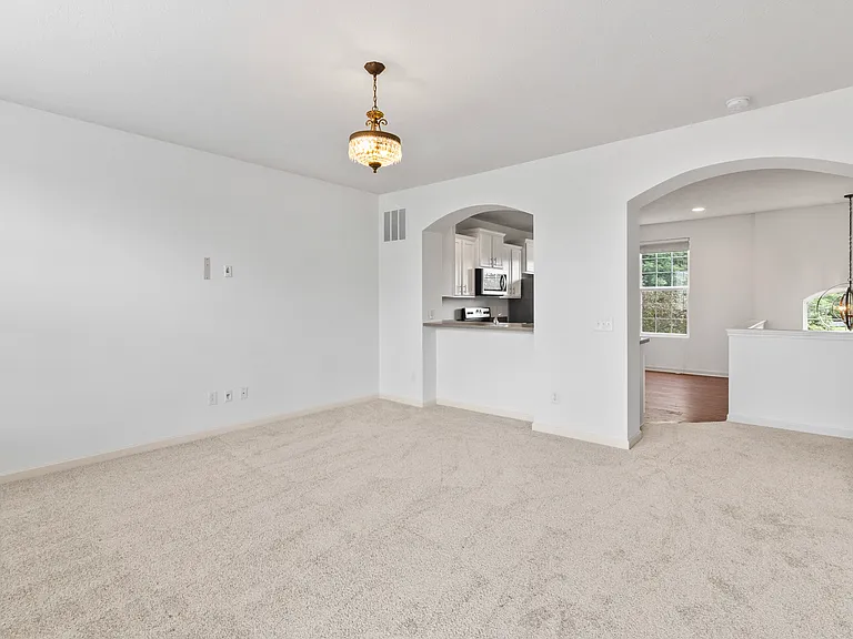 12683 White Chapel Cir — Photo 35