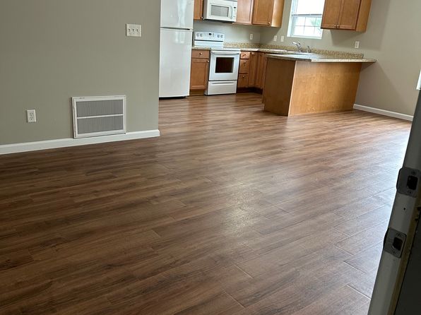 206 S Springfield St APT I, Virden, IL 62690