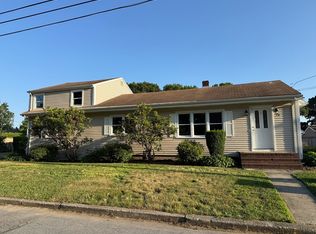 40 Wamsutta Ave, Acushnet, MA 02743