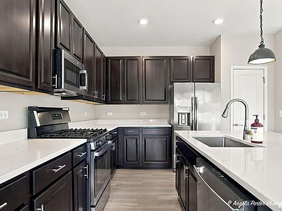 3rd image of 1012 Draper Rd