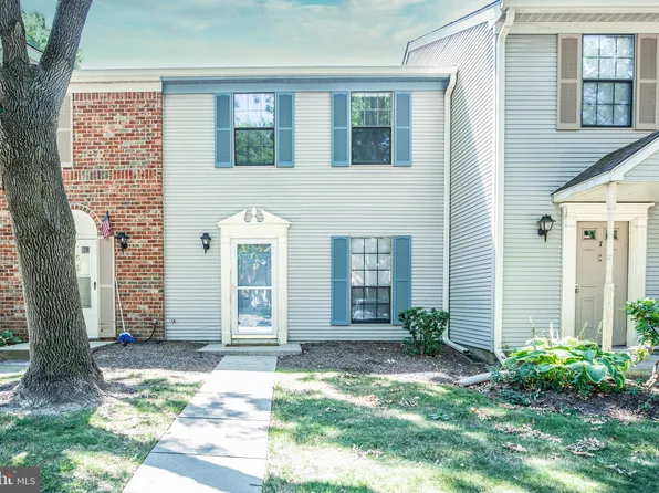 6 Wosniak Ct, Lawrence Township, NJ 08648