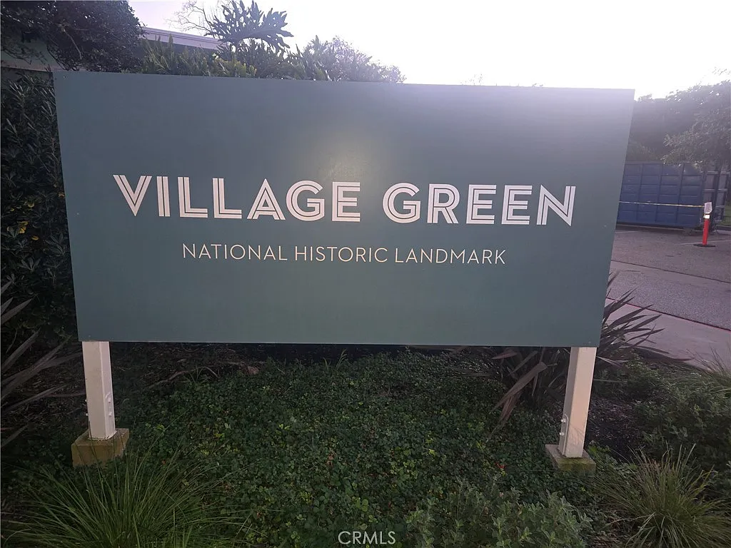 Building Photo - 5156 1/2 Village Grn