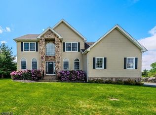 27 Red School House Rd, Lebanon, NJ 08833