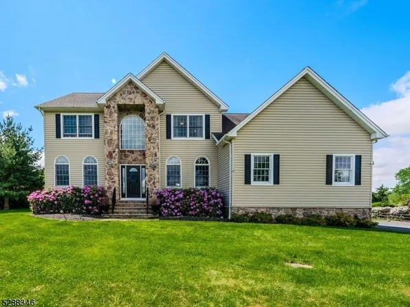 27 Red School House Rd, Clinton Twp., NJ 08833