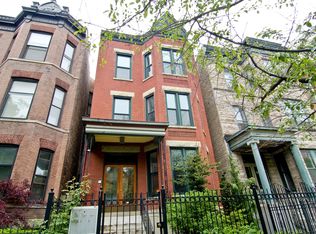 858 W Roscoe St, Chicago, IL 60657