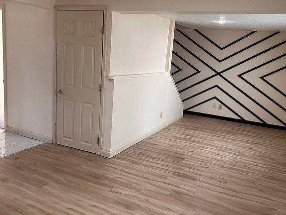 5th image of 2800 Woodward St