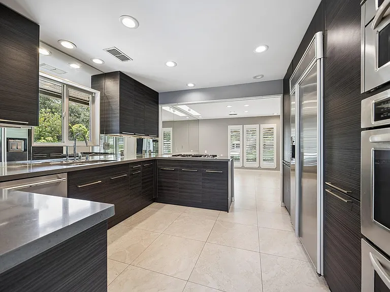 5219 Loch Lomond Dr — Photo 10