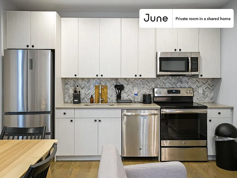 301 Saint Nicholas Ave #C — Photo 9