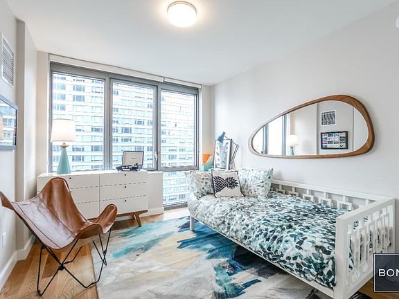 4th image of 606 W 57th St APT 3908