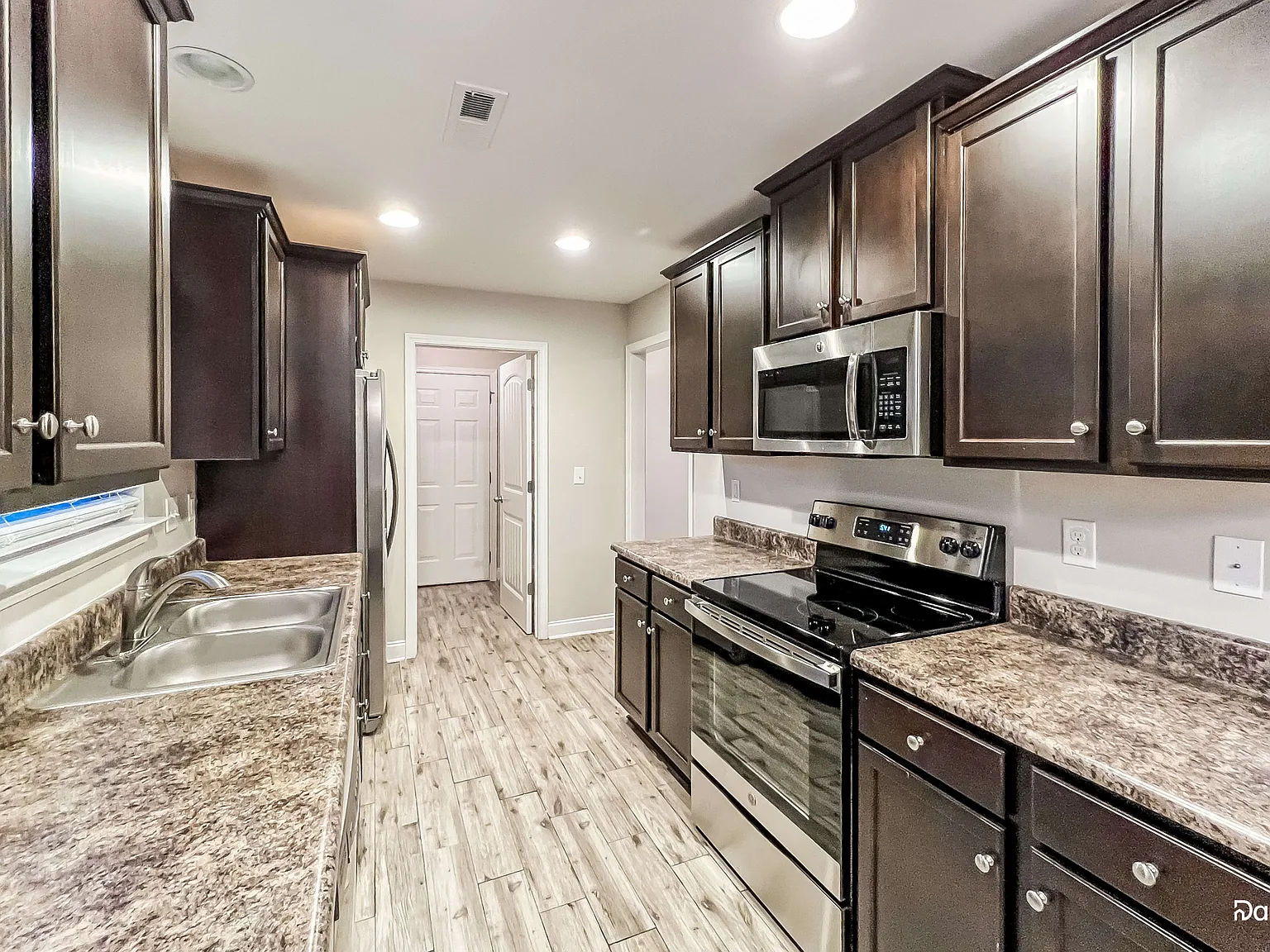 3 bed, 2.0 bath, 1502 sqft, $1,890 — Photo 4