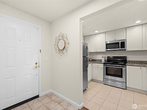3rd image of 12740 NE 10th Place #E302