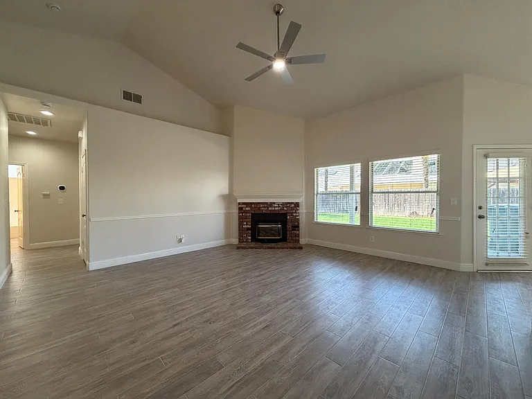 2128 E Saint Andrew Dr — Photo 4