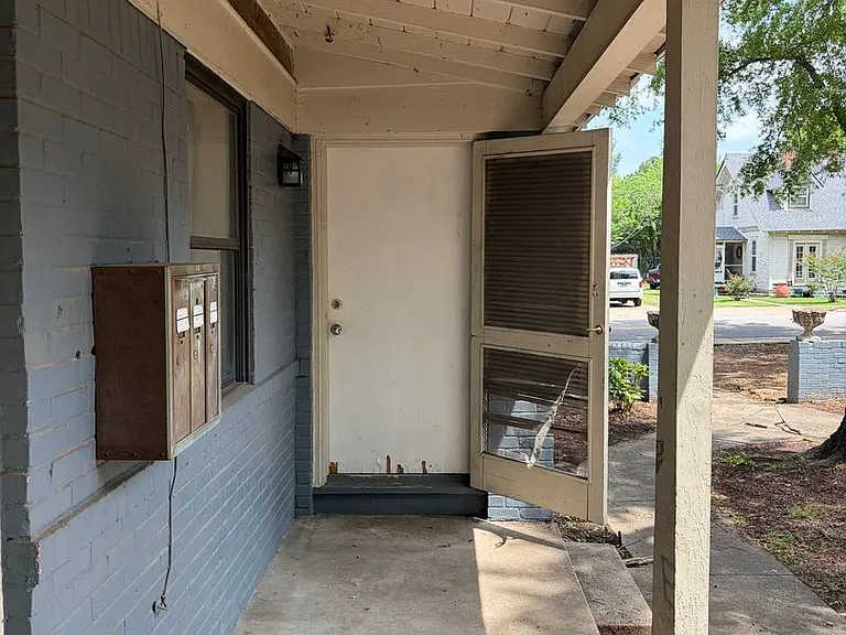 2500 Dodson Ave — Photo 3