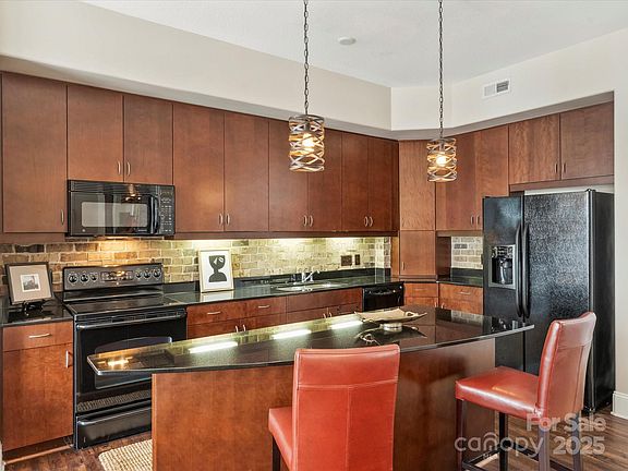 4th image of 4625 Piedmont Row Dr Unit 701