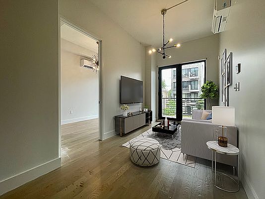 4th image of 892 Rogers Ave #503
