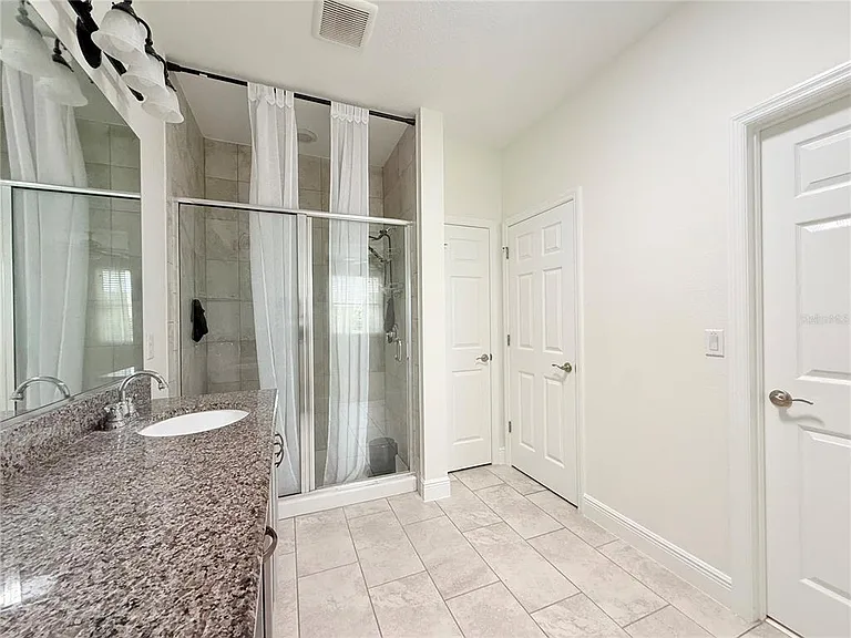 5057 NW 35th Pl — Photo 13
