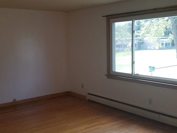 3rd image of 216 Euclid Ave