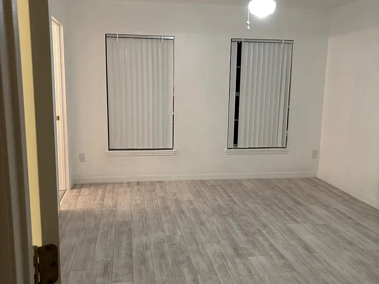 244 Hammock Ct — Photo 9