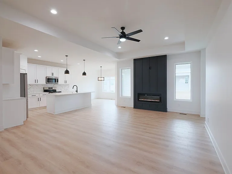 8620 S 50th Ct — Photo 6