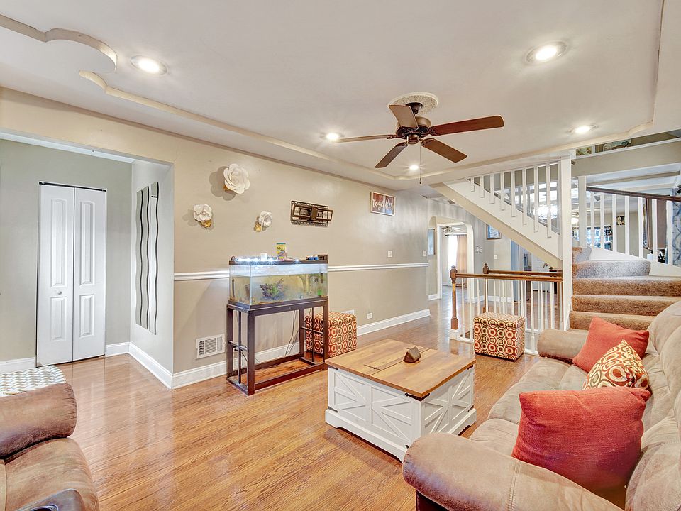 7139 S Kedzie Ave, Chicago, IL 60629 | Zillow