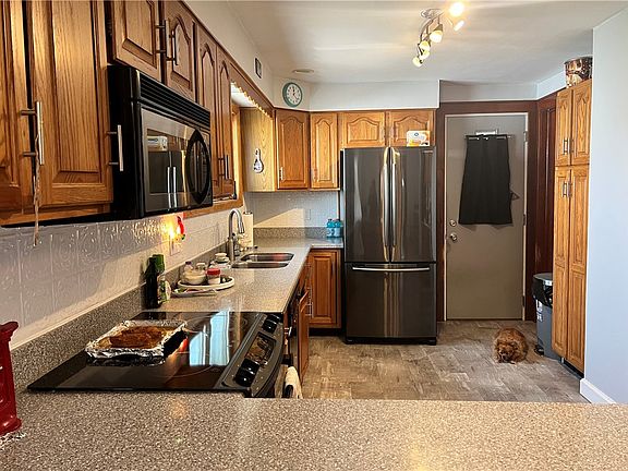 2nd image of 2623 Oakwood St
