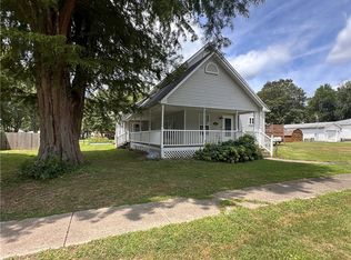 705 Maple St, Pana, IL 62557