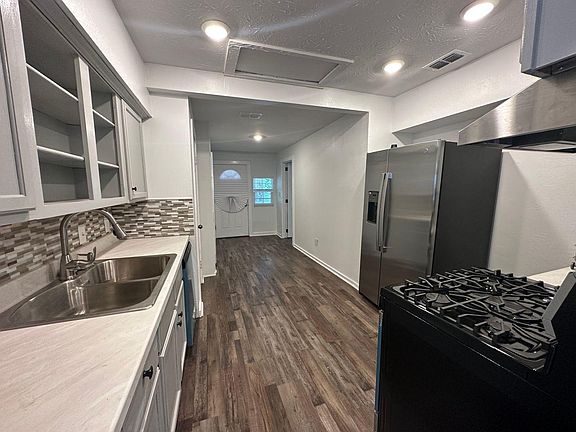 3rd image of 6130 Lexington Ave