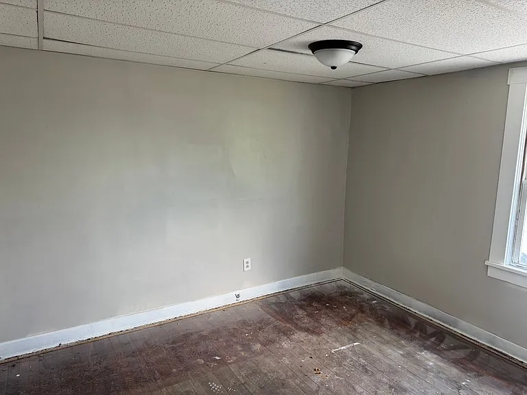 880 Miller Ave — Photo 5